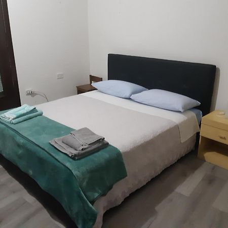 Affitti Brevi Ferrera Monolocale Ferrera 20 Minuti Da Rho Fiera E San Siro Apartment Bareggio Ngoại thất bức ảnh